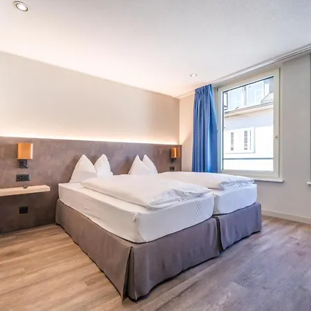 Hotel The 3*
