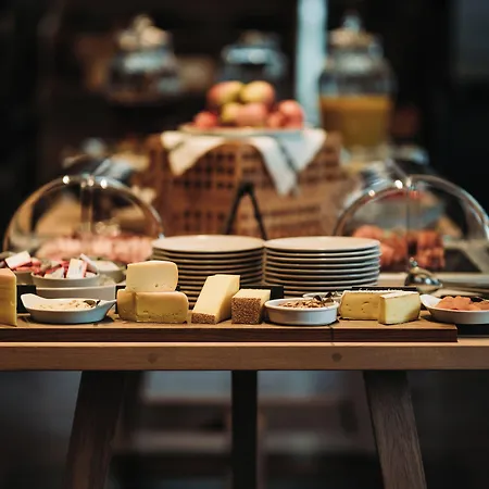 Hotel The By The Hey 3*