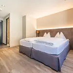 Hotel The By The Hey 3*
