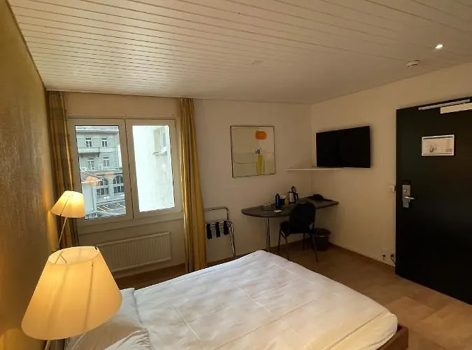 Hotel The By The Hey Entrelagos