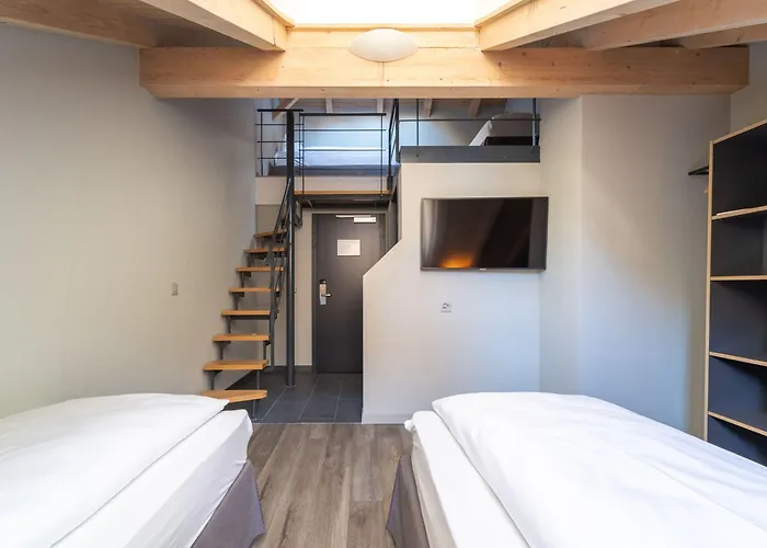 Hotel The By The Hey Entrelagos